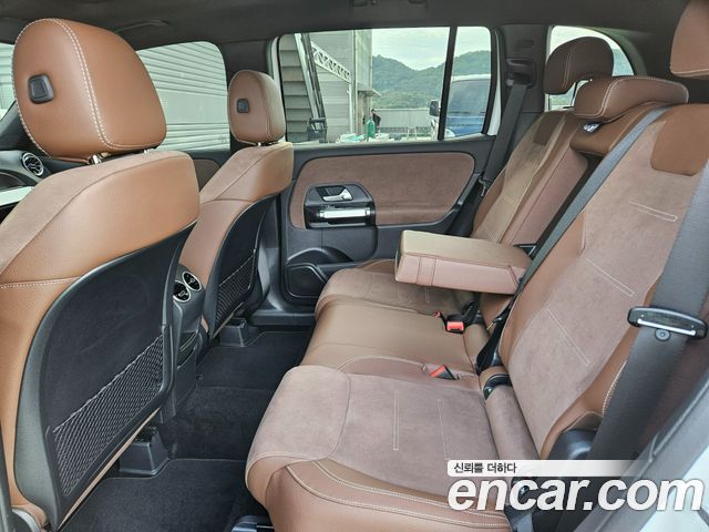 Mercedes-Benz GLB-Class — interior