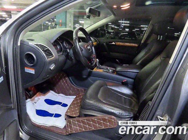 Audi Q7 — interior