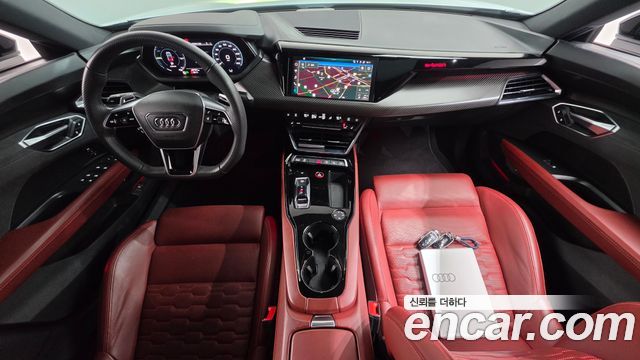 Audi e-tron GT — interior