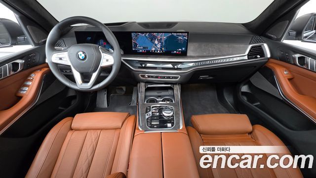 BMW X7 — interior