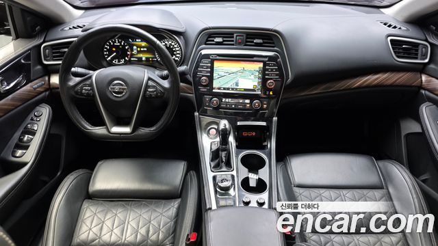Nissan Maxima — interior