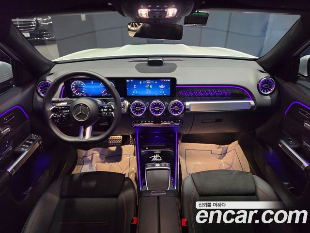 Mercedes-Benz GLB-Class — interior