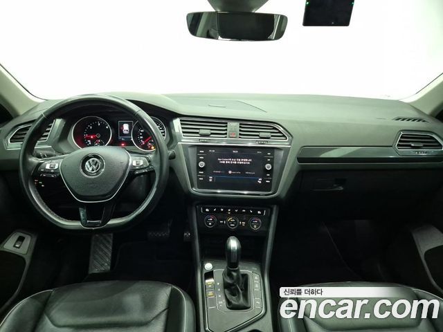 Volkswagen Tiguan — interior