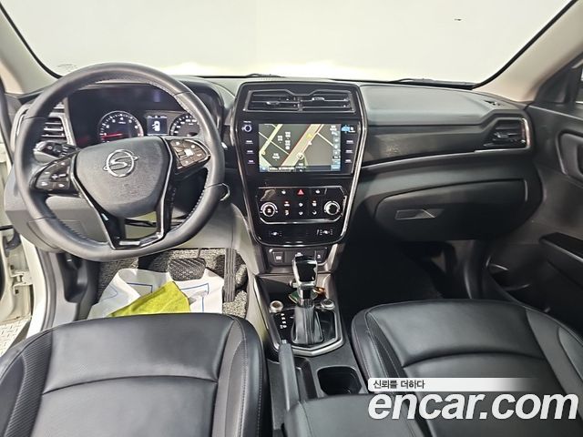 KG Mobility Tivoli — interior