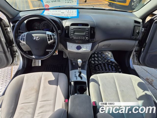 Hyundai Avante — interior