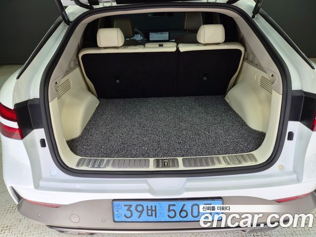Genesis GV60 — interior