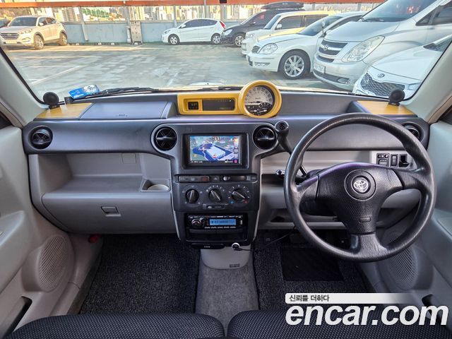 Toyota bB — interior