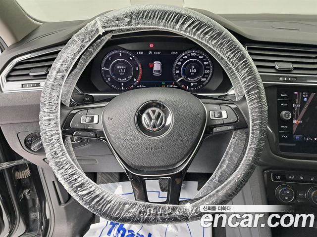 Volkswagen Tiguan — interior