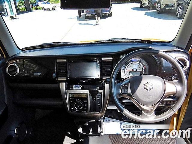 Suzuki Hustler — interior
