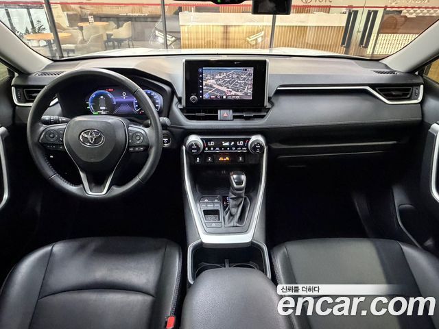 Toyota RAV4 — interior