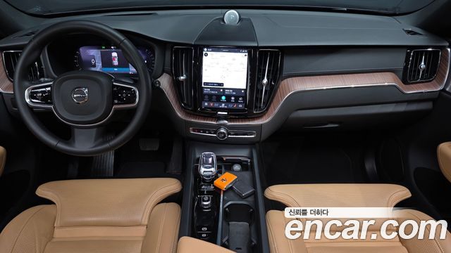 Volvo XC60 — interior