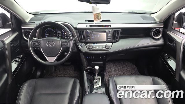 Toyota RAV4 — interior