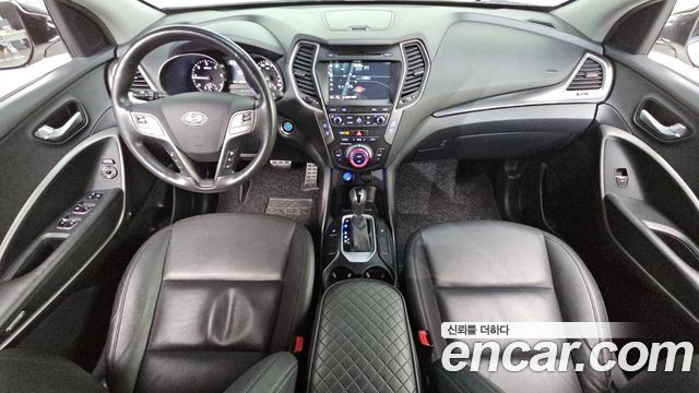 Hyundai Santa Fe — interior