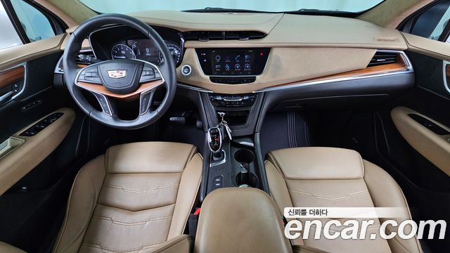 Cadillac XT5 — interior