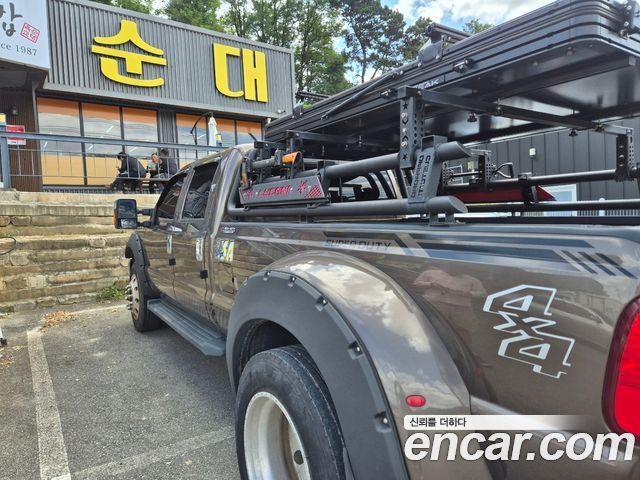 Ford F-350 — interior