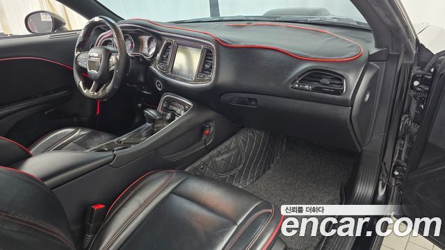 Dodge Challenger — interior
