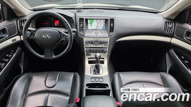 Infiniti G — interior