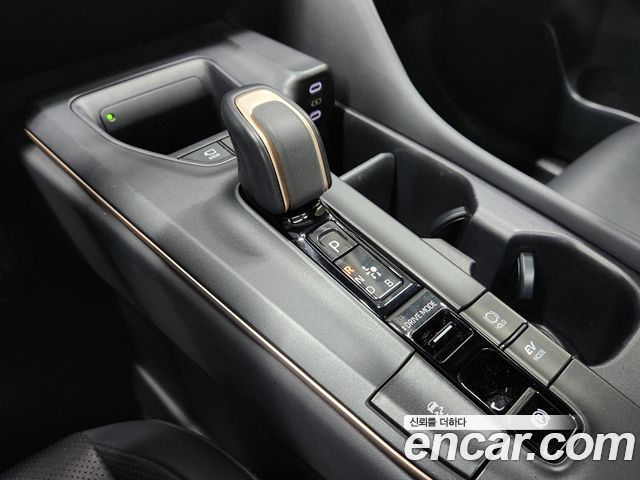 Toyota Crown — interior