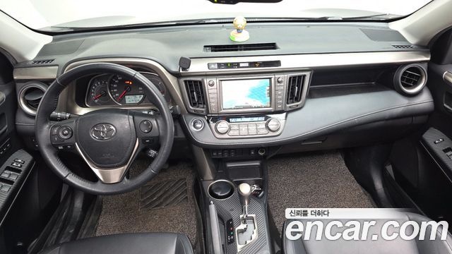 Toyota RAV4 — interior