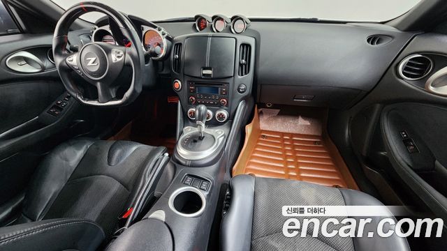 Nissan 370Z — interior