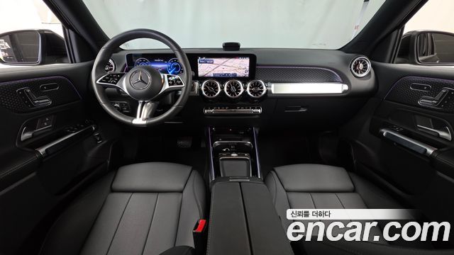 Mercedes-Benz EQB — interior