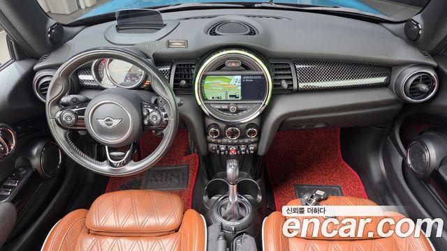MINI Cooper Convertible — interior