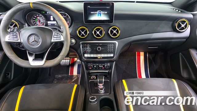 Mercedes-Benz GLA-Class — interior
