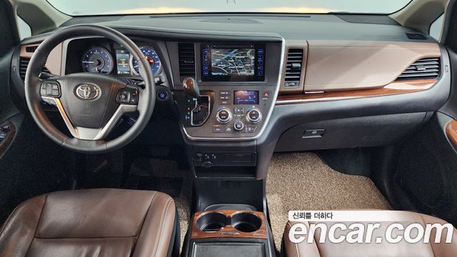 Toyota Sienna — interior