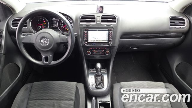 Volkswagen Golf — interior