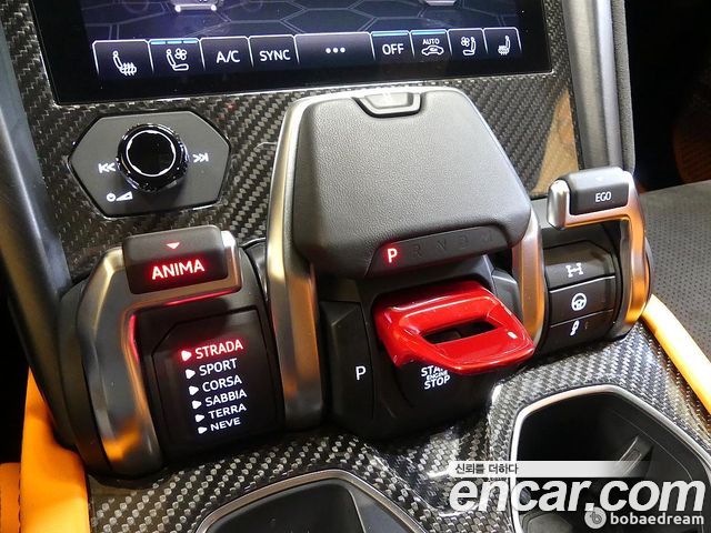 Lamborghini Urus — interior