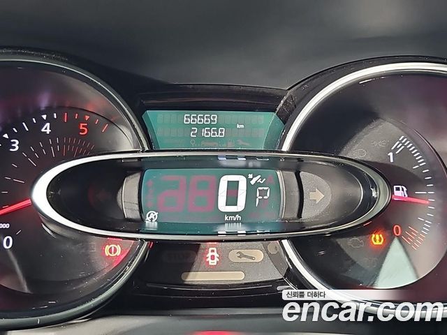 Renault Korea Clio — interior