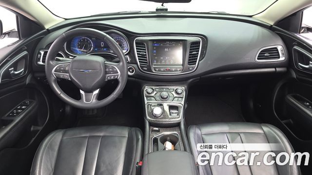 Chrysler 200 — interior