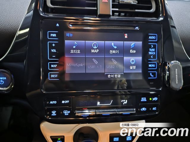 Toyota Prius — interior