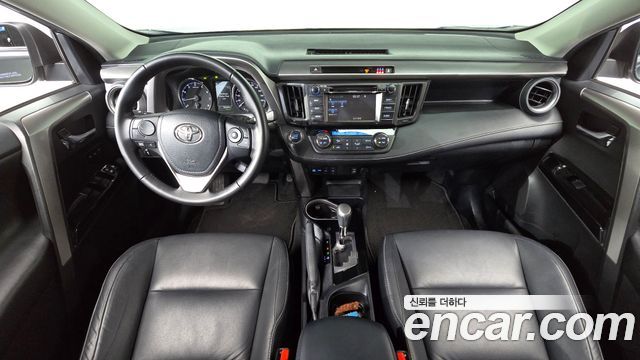 Toyota RAV4 — interior