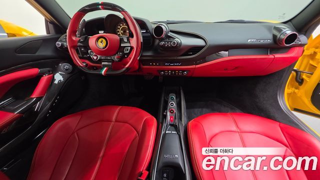 Ferrari F8 — interior