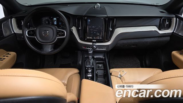 Volvo XC60 — interior