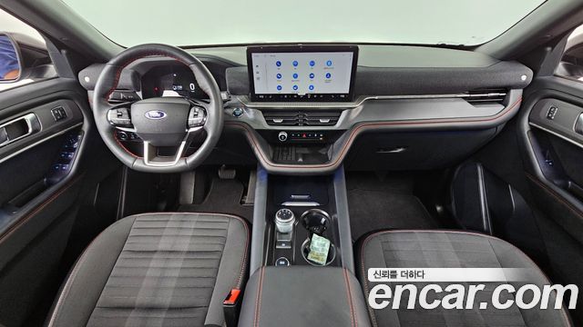 Ford Explorer — interior