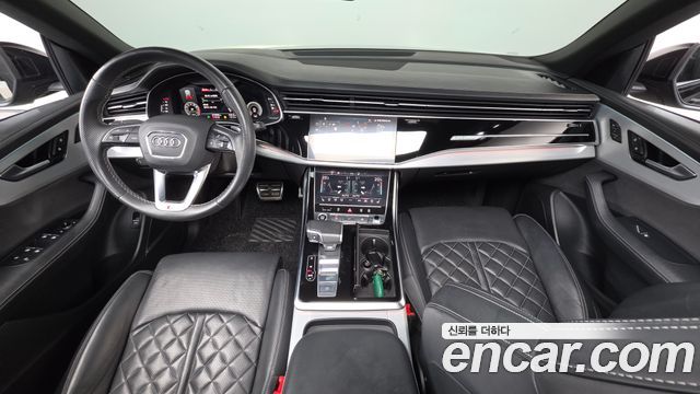 Audi Q8 — interior