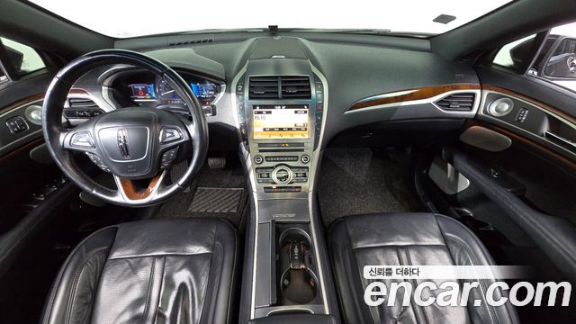 Lincoln MKZ — interior