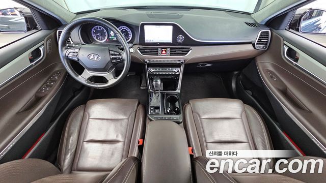 Hyundai Grandeur — interior