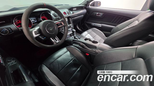 Ford Mustang — interior