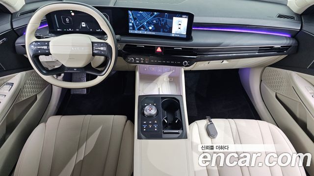 Kia K8 — interior