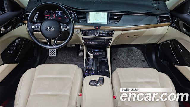 Kia K7 — interior