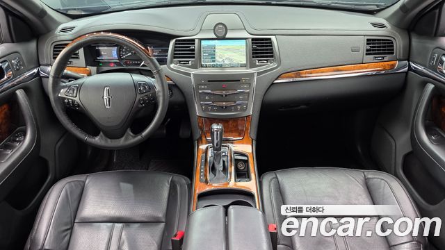 Lincoln MKS — interior
