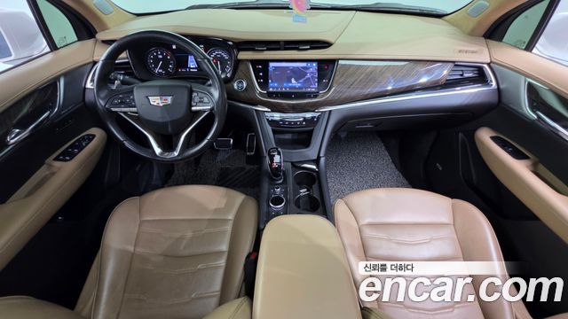 Cadillac XT6 — interior
