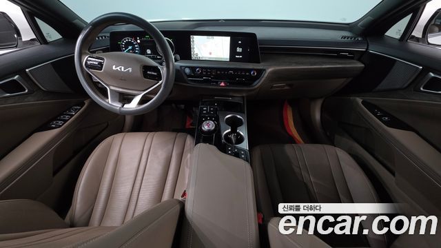 Kia K8 — interior