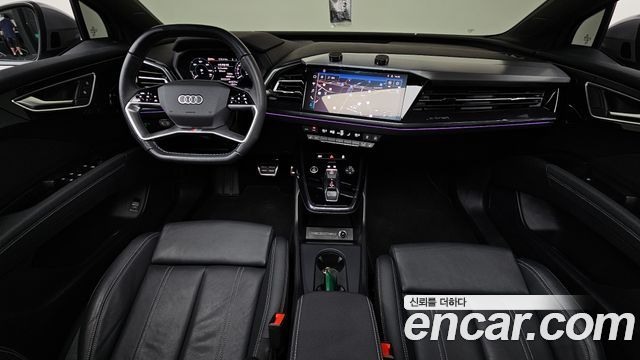 Audi Q4 e-tron — interior