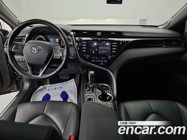 Toyota Camry — interior