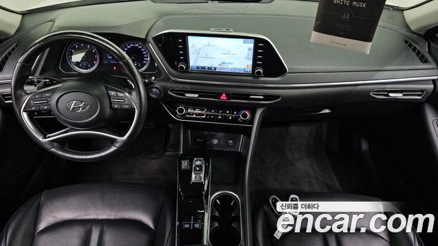 Hyundai Sonata — interior