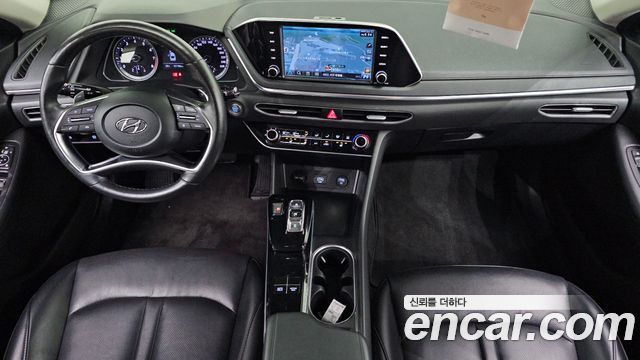Hyundai Sonata — interior